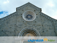 clicka per ingrandire la fotografia: La chiesa di Corniglia