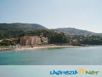 clicka per ingrandire la fotografia: La spiaggia della Venere Azzurra